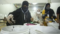 Sebagai perwujudan pilar sustainability Bank DBS Indonesia yakni Creating Impact Beyond Banking, workshop ini mengajarkan cara mengolah sampah makanan menjadi pupuk kompos melalui teknik biokonversi sampah.