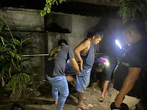 Empat pelaku Narkotika jenis sabu transaksi di kuburuan Kecamatan Cakranegara, Kota Mataram dibekuk polisi, Sabtu (24/9/2022).