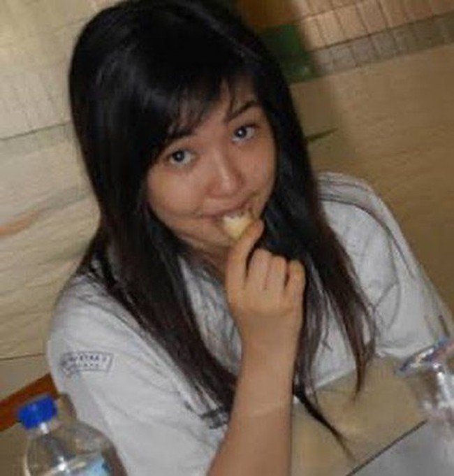 Tak mau ketinggalan Until Tomorrow Challenge, Gisella Anastasi mengunggah foto-foto jadulnya semasa SMA. Gisel, yang besar di Surabaya, terlihat jauh berbeda ketika duduk di bangku sekolah menengah. (Foto: Instagram)