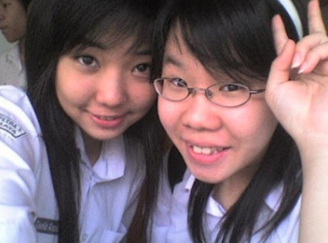 Perempuan kelahiran 16 November 1990 ini ternyata juga hobi berswafoto alias selfie bersama teman-temannya sejak dulu. N (Foto: Instagram)