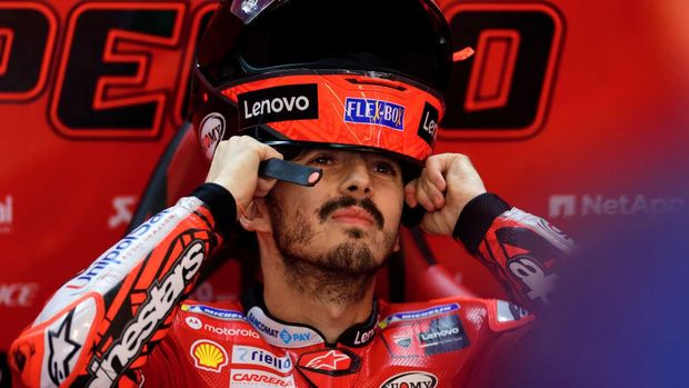 ALCANIZ, SPAIN - SEPTEMBER 18: Francesco 'Pecco' Bagnaia of Italy and Ducati Lenovo Team putts his helmet on in his box during the MotoGP race at Motorland Aragon Circuit on September 18, 2022 in Alcaniz, Spain. (Photo by Joan Cros Garcia - Corbis/Corbis via Getty Images)