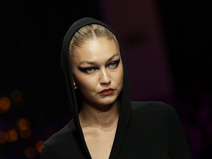Gigi Hadid Nonaktifkan Akun Setelah Twitter Diakuisisi Elon Musk
