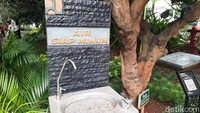 Inovasi pengolahan dan penyediaan air di kantor pusat Kementerian PUPR ini juga sangat bervariasi. Selain pengolahan air wudhu menjadi air kolam, di kantor ini juga sudah menyediakan air siap minum yang bisa dinikmati semua orang.