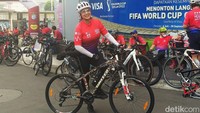 Sekali main mungkin 70-an lah. Kalau lebih dari itu, sudah capek, kata Ira saat diwawancarai oleh detikcom pada World Heart Bike di Jakarta, Minggu (25/9/2022). Foto: Fadilla Namira/detikHealth