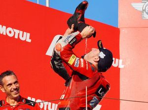 Shoey is Back! Jack Miller pun Kembali Minum dari Sepatu