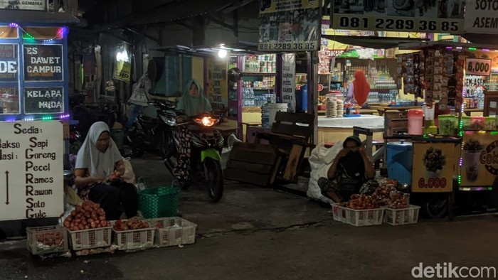Jambu air khas Demak jadi buruan peziarah Makam Sunan Kalijaga, Demak. Foto diambil Sabtu (24/9/2022).