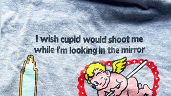 Sebuah cara untuk mencintai diri sendiri. Minta cupid memanahkan panah cinta ketika sedang bercermin. Foto: shirtsthtgohard via Bored Panda