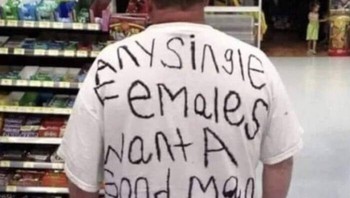 Wanita lajang yang mencari pria baik-baik, bisa menghubungi nomor yang ada di kaus. Foto: shirtsthtgohard via Bored Panda