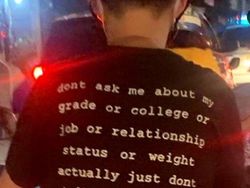 10 Kaus Super Kreatif, Tulisan dan Gambarnya Bikin Ngakak