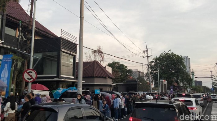 Kemacaetan di depan Jatim Expo Surabaya