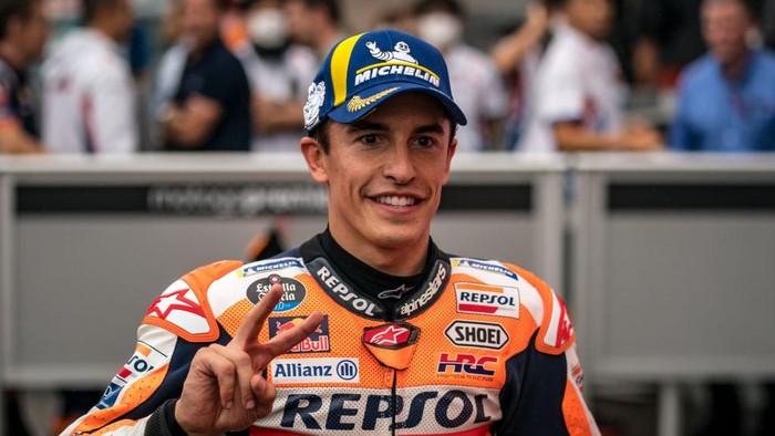 MOTEGI, JAPAN - SEPTEMBER 24: Marc Marquez of Spain and Repsol Honda Team greets at parc ferme during the qualifying session of the MotoGP Motul Grand Prix of Japan at Twin Ring Motegi on September 24, 2022 in Motegi, Japan. (Photo by Steve Wobser/Getty Images)