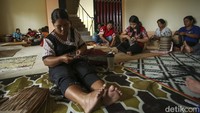 Kepala Desa Sekida, Sujianto menjelaskan Dusun Jagoi Kindau dihuni oleh sekitar 140 KK yang mayoritas warganya merupakan petani dan perajin tas juah hingga bidai. Belum lama ini, kampung ini mendapat bantuan berupa bangunan sebagai pusat kerajinan tas juah bernama Sentra IKM Ion Sowa.