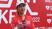 Nah, hari ini Mikha ikut gowes di Indonesia Heart Bike 2022, Minggu (25/9/2022). Bukan gara-gara bensin naik kan? Nggak sih hahahaha, sahutnya terkekeh. Foto: Fadilla Namira/detikHealth