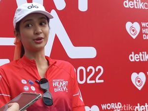 Mikha Tambayong Lagi Doyan Gowes, Bukan karena Bensin Naik Kan?
