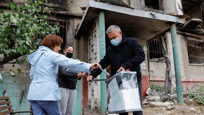Momen Rusia Datangi Rumah-rumah Warga Ukraina untuk Referendum