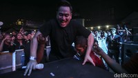 Suara merdu dipadukan dengan tingkah kocak di atas panggung. Foto: Rifkianto Nugroho/detikHOT