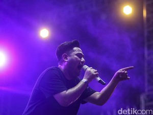 Nassar Cerita Pengalaman Celana Robek Saat Manggung