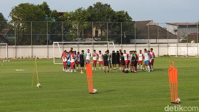 Pemain PSM Makassar latihan di Stadion Kalegowa, Gowa, Sulsel.