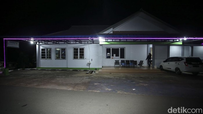 Hanya ada dua penginapan di Jagoi Babang, salah satu wilayah yang berbatasan langsung dengan batas negara antara Indonesia dan Malaysia di pulau Kalimantan. Begini potretnya