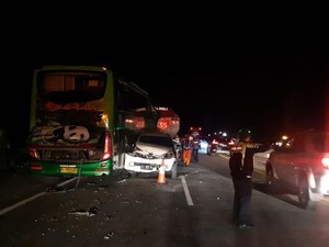 Laka Beruntun Tol Pandaan-Malang: Sopir Bus Restu Tewas-4 Orang Luka