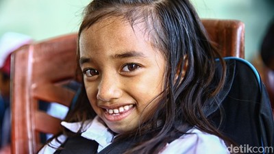 Semringah Anak-anak Desa Paling Selatan RI Lewat Listrik PLN