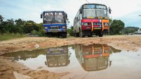 Sensasi Naik Bus India di Perbatasan Indonesia-Malaysia