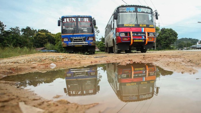 Sensasi Naik Bus India di Perbatasan Indonesia-Malaysia