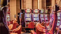 Ada dua kategori permainan yang disediakan yaitu Permainan Meja dan Gaming Clubs. Semuanya serba mewah! (Solaire Resort and Casino)