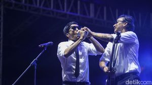 Endah N Rhesa Koes Plus-an Bareng Vincent Desta + Andre Taulany