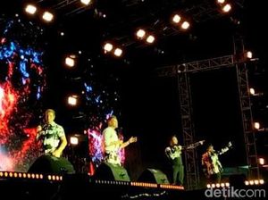 Teriakan Penonton Menggema Westlife Nyanyikan If I Let You Go dan My Love