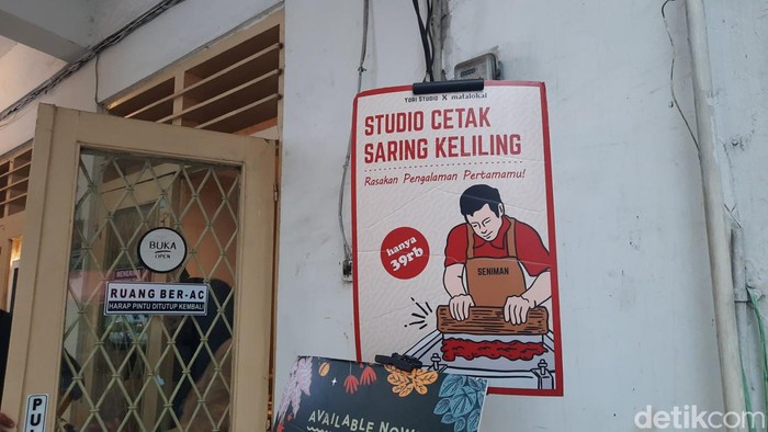 Pengalaman cetak saring di Matalokal x Yori Studio, Mbloc Space, Jakarta Selatan.