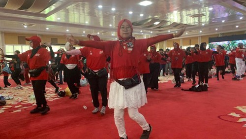 Suasana peserta saat melakukan senam kebugaran jasmani Indonesia Heart Bike 2022 Medan