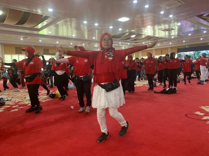 YJI Suasana peserta saat melakukan senam kebugaran jasmani Indonesia Heart Bike 2022 Medan