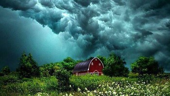 Badai yang terbentuk di atas Wisconsin, Amerika Serikat.  