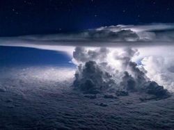 10 Foto Fenomena Langit yang Keren Banget Gaes