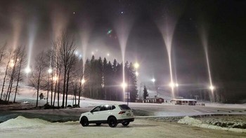 Swedia Timur digemparkan dengan cahaya yang terpendar di malam musim dingin. Belum ada diketahui bagaimana cahaya itu muncul.  