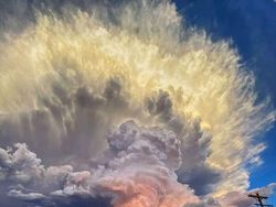 10 Foto Fenomena Langit yang Keren Banget Gaes