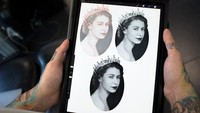 Awalnya sketsa gambar tato itu dibuat di iPad sebelum akhirnya dipindahkan ke paha Felix Thomas dua hari setelah kematian Ratu Elizabeth II. (Foto: Laura Lezza/Getty Images) 
