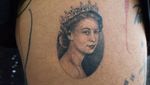 Tato di Paha, Persembahan Cinta Warga Inggris Buat Ratu Elizabeth II