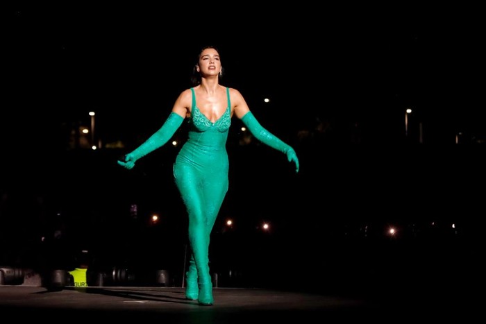 1426885778 MONTERREY, MEXICO - SEPTEMBER 23: Dua Lipa performing during a concert at Estadio Banorte on September 23, 2022 in Mexico City, Mexico. (Photo by Medios y Media/Getty Images)