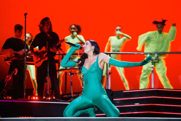 1426885778 MONTERREY, MEXICO - SEPTEMBER 23: Dua Lipa performing during a concert at Estadio Banorte on September 23, 2022 in Mexico City, Mexico. (Photo by Medios y Media/Getty Images)