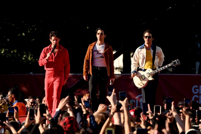 1427022980 NEW YORK, NEW YORK - SEPTEMBER 24: Nick Jonas, Joe Jonas and Kevin Jonas of the Jonas Brothers perform onstage during Global Citizen Festival 2022: New York at Central Park on September 24, 2022 in New York City. (Photo by Noam Galai/Getty Images)