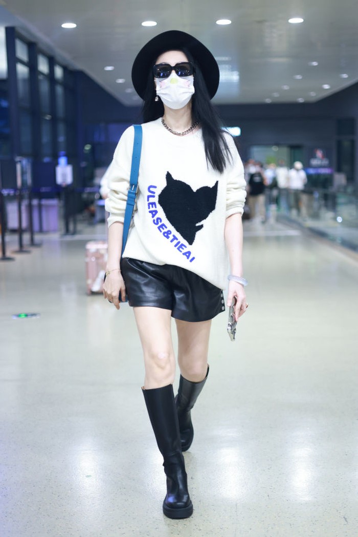 1427090291 SHANGHAI, CHINA - SEPTEMBER 24: Actress Fan Bingbing is seen at Shanghai Hongqiao International Airport on September 24, 2022 in Shanghai, China. (Photo by VCG/VCG via Getty Images)