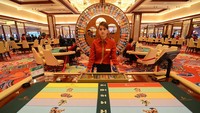 Selain itu, Solaire Resort & Casino menjunjung tinggi permainan judi yang bertanggung jawab. Mereka juga berkomitmen untuk mencegah perjudian di bawah umur. Tamu di bawah usia 21 tahun tidak diperbolehkan untuk berjudi. (Getty Images/Dondi Tawatao)