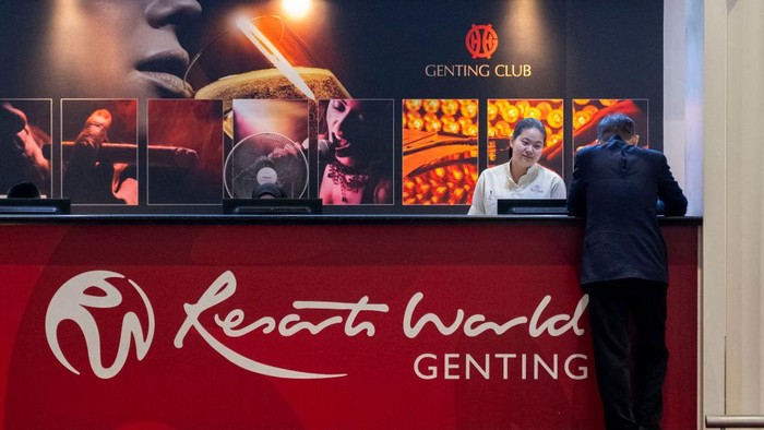 3 Kasino Mewah Lokasi Judi Lukas Enembe KLIA, SEPANG, KUALA LUMPUR, MALAYSIA - 2018/08/09: Resort World Genting ticketing counter seen at Kuala Lumpur International Airport also known as KLIA. KLIA is the 23rd largest and busiest airport in the world by total passenger traffic. KLIA was inaugurated on 27th June 1998 by the 10th Yang di-Pertuan Agong, Tuanku Jaafar of Negeri Sembilan. (Photo by Faris Hadziq/SOPA Images/LightRocket via Getty Images)