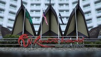 Mereka menawarkan sejumlah kamar hotel dengan tema Sapphire, Blue Topaz, Citrine, Ruby, Amethyst, hingga Emerald. (REUTERS/Hasnoor Hussain)