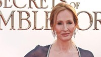 Di posisi pertama ada pencipta Harry Potter, JK Rowling. Penulis yang tinggal di Skotlandia itu kekayaannya mencapai lebih dari Rp 15 triliun. Buku yang diciptakannya sukses terjual 500 juta eksemplar di mancanegara. Foto: Dave Benett/WireImage/David M. Benett