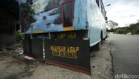 Adapun operasional bus tersebut dari Jagoi Babang jam 5.30 WIB, 6.00 WIB, 6.30 WIB, 8.00 WIB, dan 8.30 WIB. Total unit bus yang mangkal di Jagoi Babang yakni 10 bus.