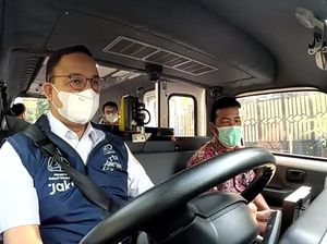 Anies Baswedan Mendadak Jadi Sopir Angkot, Begini Momennya