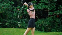 Anya Geraldine juga gemar bermain golf. Foto: Instagram Anya Geraldine